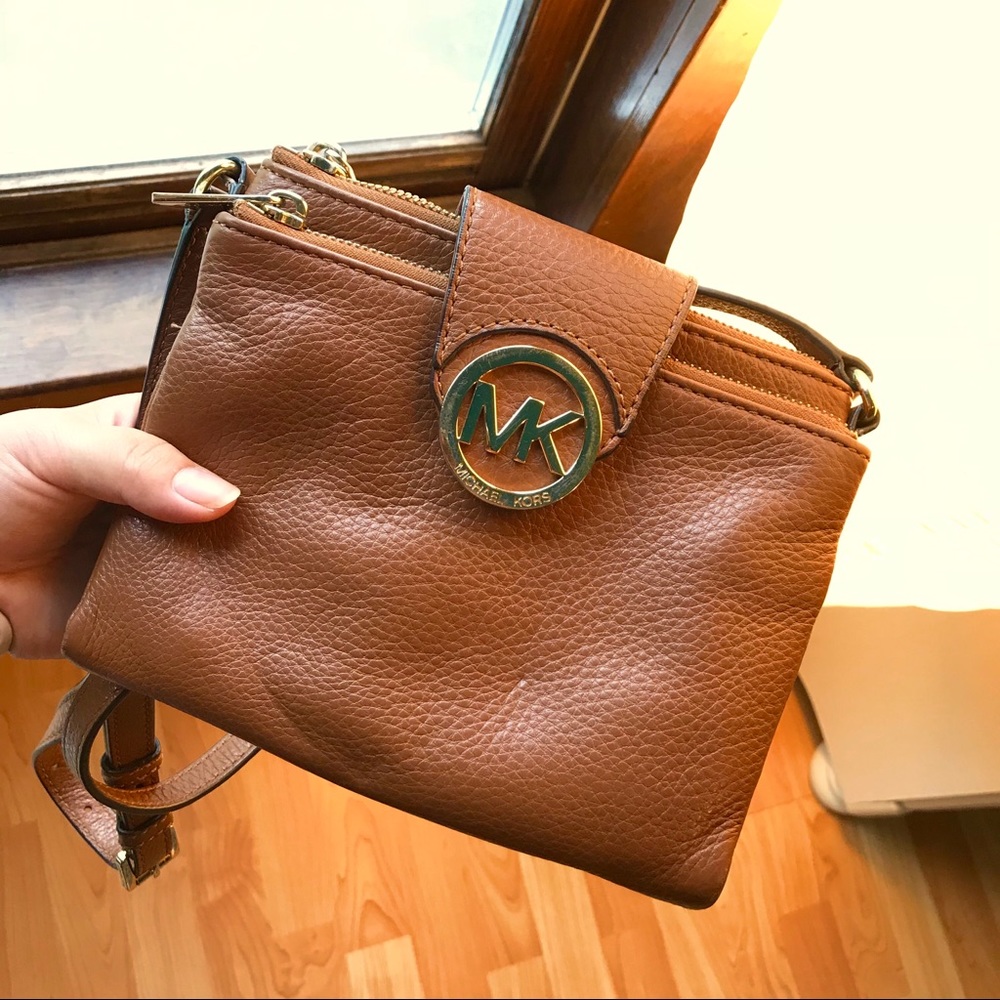 MICHAEL KORS crossbody👜 *perfect for a night out*